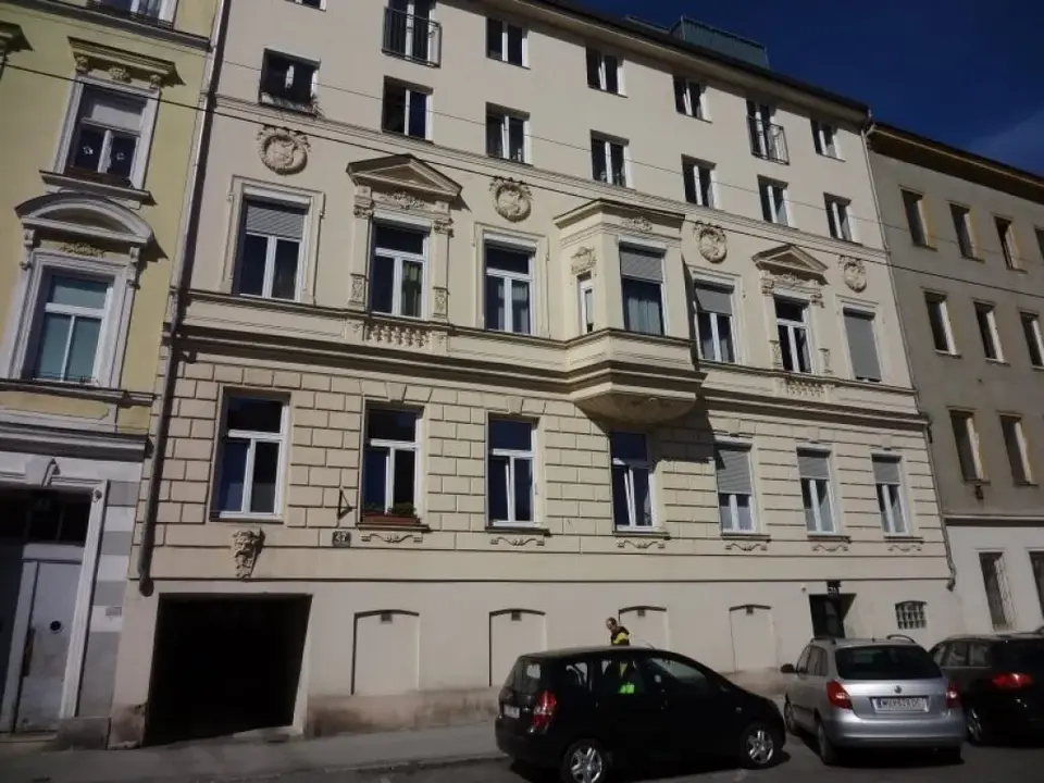 ABSOLUTE HOFRUHELAGE - TEILUNG AUF ZWEI EINHEITEN MÖGLICH - KÜCHE - ZWEI BADEZIMMER!