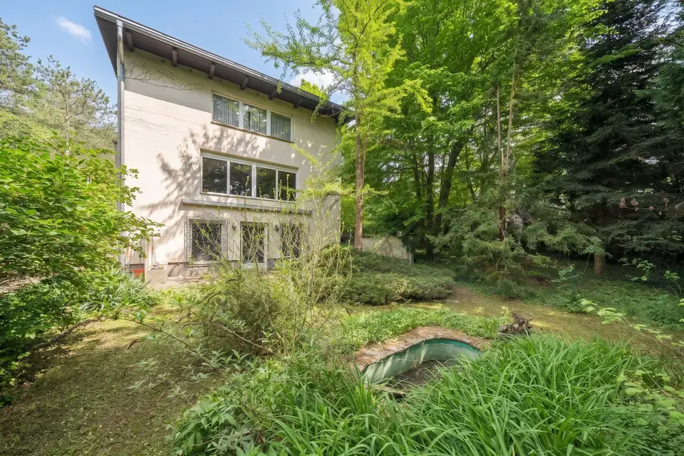 Wien-Penzing: Villa auf 2333 m² großem parkähnlichem Baugrundstück mit absoluter Privatsphäre und idyllischer Ruhe