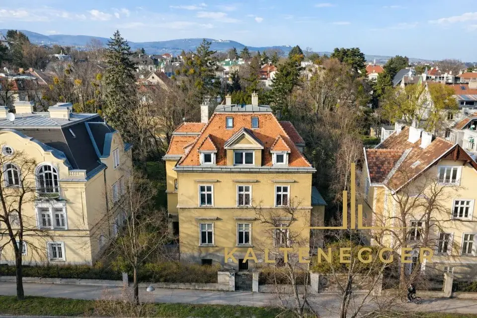 Herrschaftliche Cottage Villa in prominentester Lage mit hohem Entwicklungspotenzial