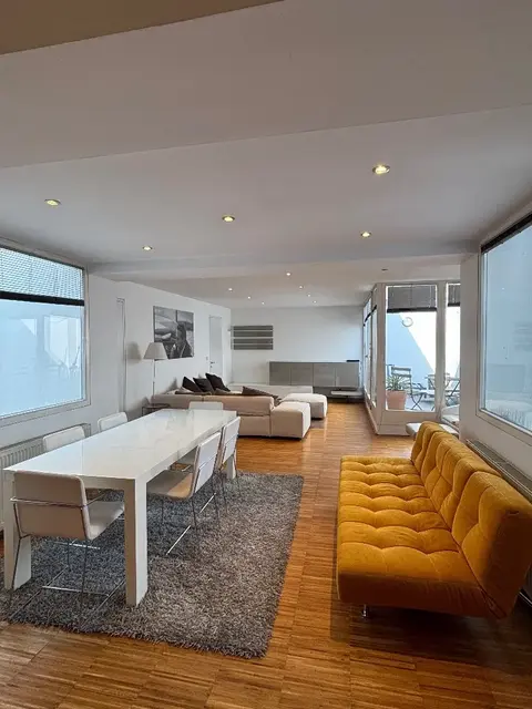 Spittelberg: Luxuriöse, voll möblierte Dachgeschosswohnung | Luxury Fully Furnished Top-Floor Apartment near MuseumsQuartier