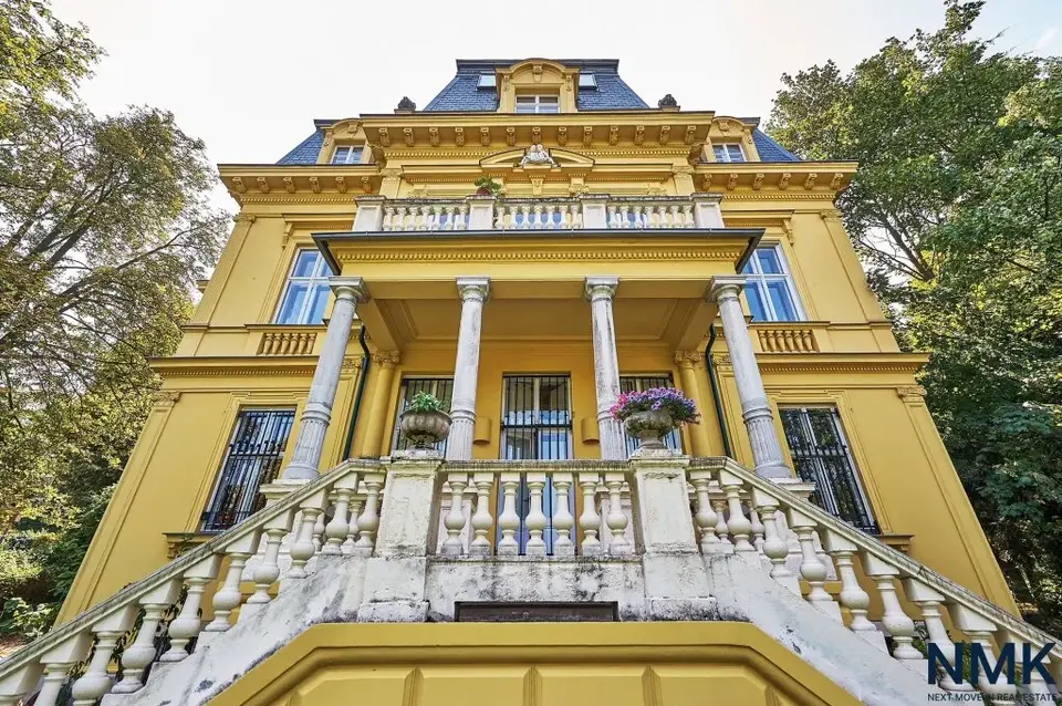 Exklusive Dachgeschoss-Maisonette in historischer Villa | Absolute Privatsphäre & traumhafter Grünblick
