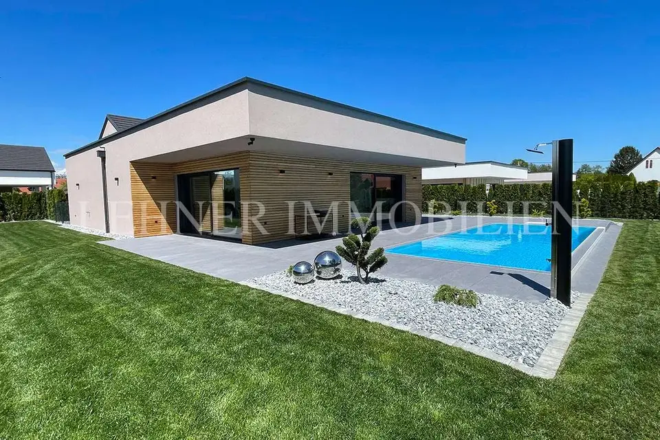 * DOBL * MEDITERRANES REFUGIUM: HOCHWERTIGER BUNGALOW MIT MEDITERRANEM FLAIR UND EINEM OLIVENBAUM IM HERZEN DES LICHTHOFS *