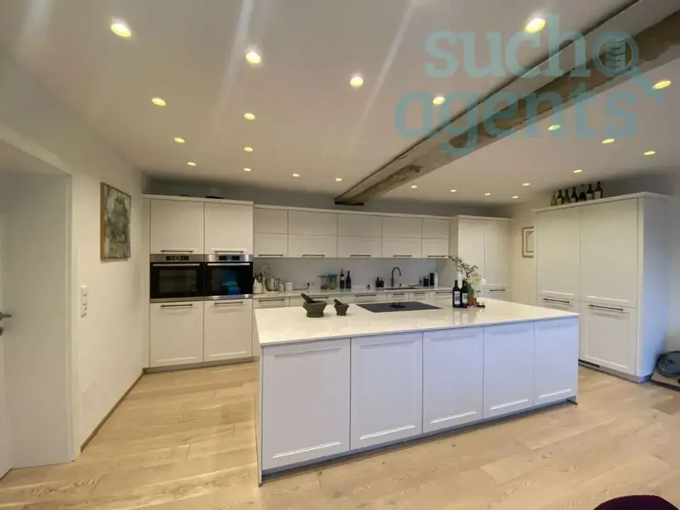 Exklusive Luxusvilla mit Reitanlage - 2,4 HA Traumgrundstück