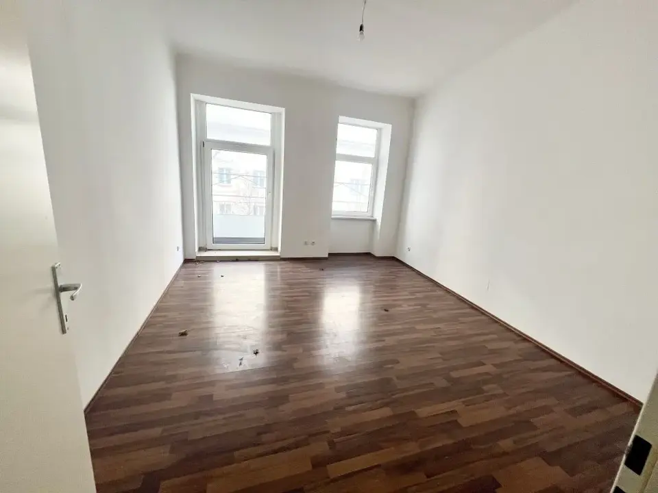 Günstige 3 - Zimmer Wohnung mit Balkon! Im 1.ten Liftstock