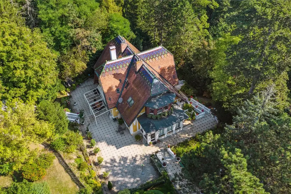 Einzigartige Parkvilla im Herzen von Wien - großzügige herrschaftliche Liegenschaft - Inndoor- und Outdoorpool