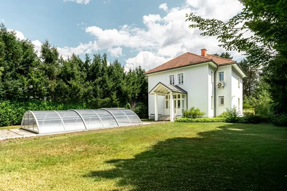 Historischer Charme trifft modernen Wohnkomfort - Villa in St. Peter mit Pool