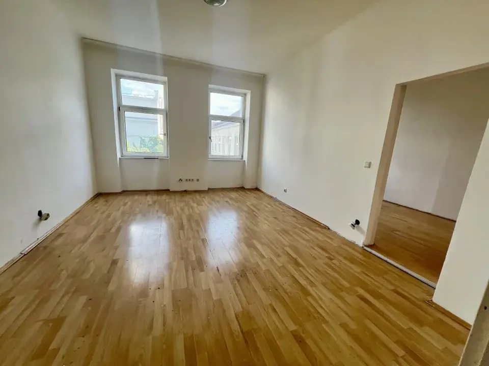 Günstige 2,5 - Zimmer Wohnung im 3.ten Liftstock - WG-tauglich!