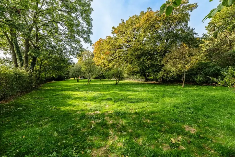 Exklusive Villa in begehrter Lage | Grundstücksfläche ca. 3.718m2